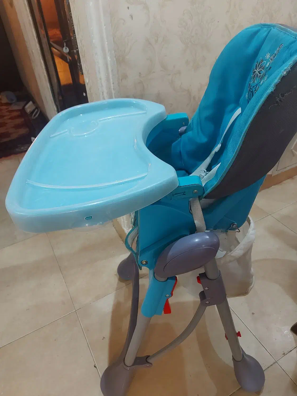صندلی غذای کودک آبی رنگ|تخت و صندلی بچه|قم, بنیاد|دیوار