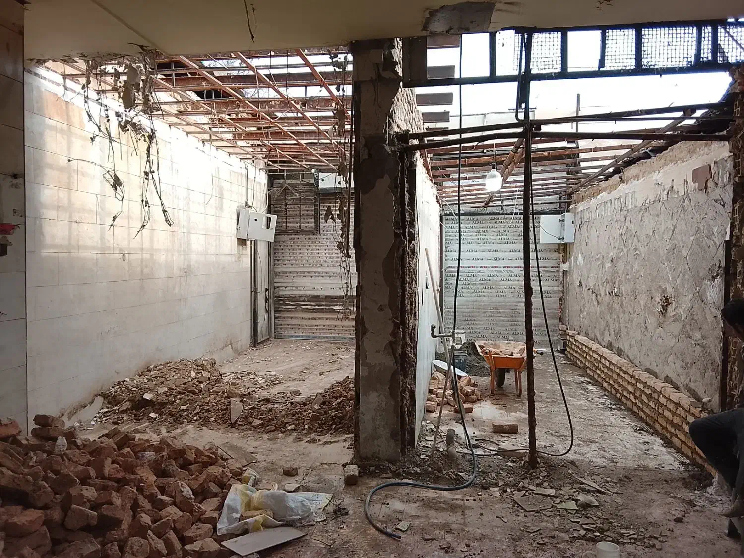 تخریب ساختمان انجام میدم|خدمات پیشه و مهارت|فردیس, فردیس|دیوار