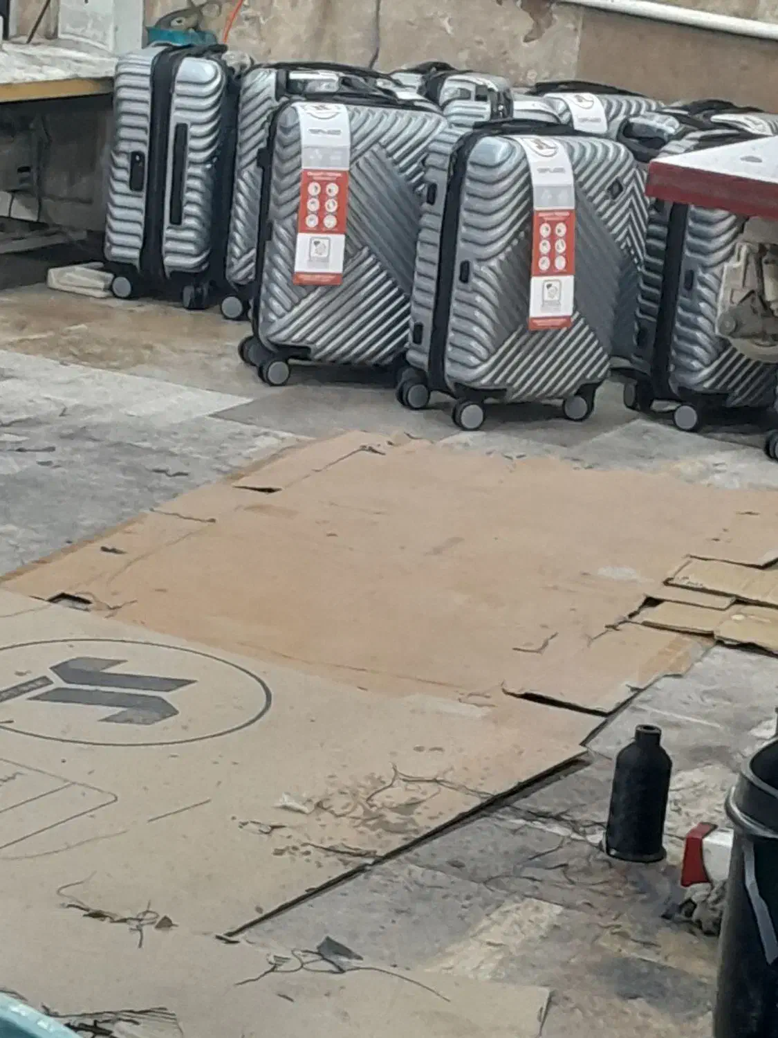 چمدان مسافرتی|کیف، کفش، کمربند|پاکدشت, کبودگنبد|دیوار