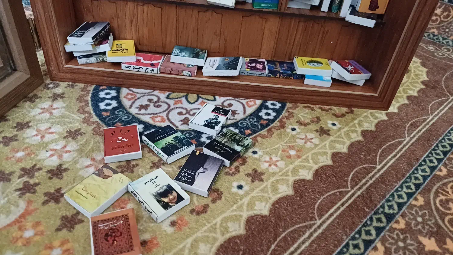 کتابخانه ی مینیاتوری|مجسمه، تندیس، ماکت|اصفهان, برازنده|دیوار