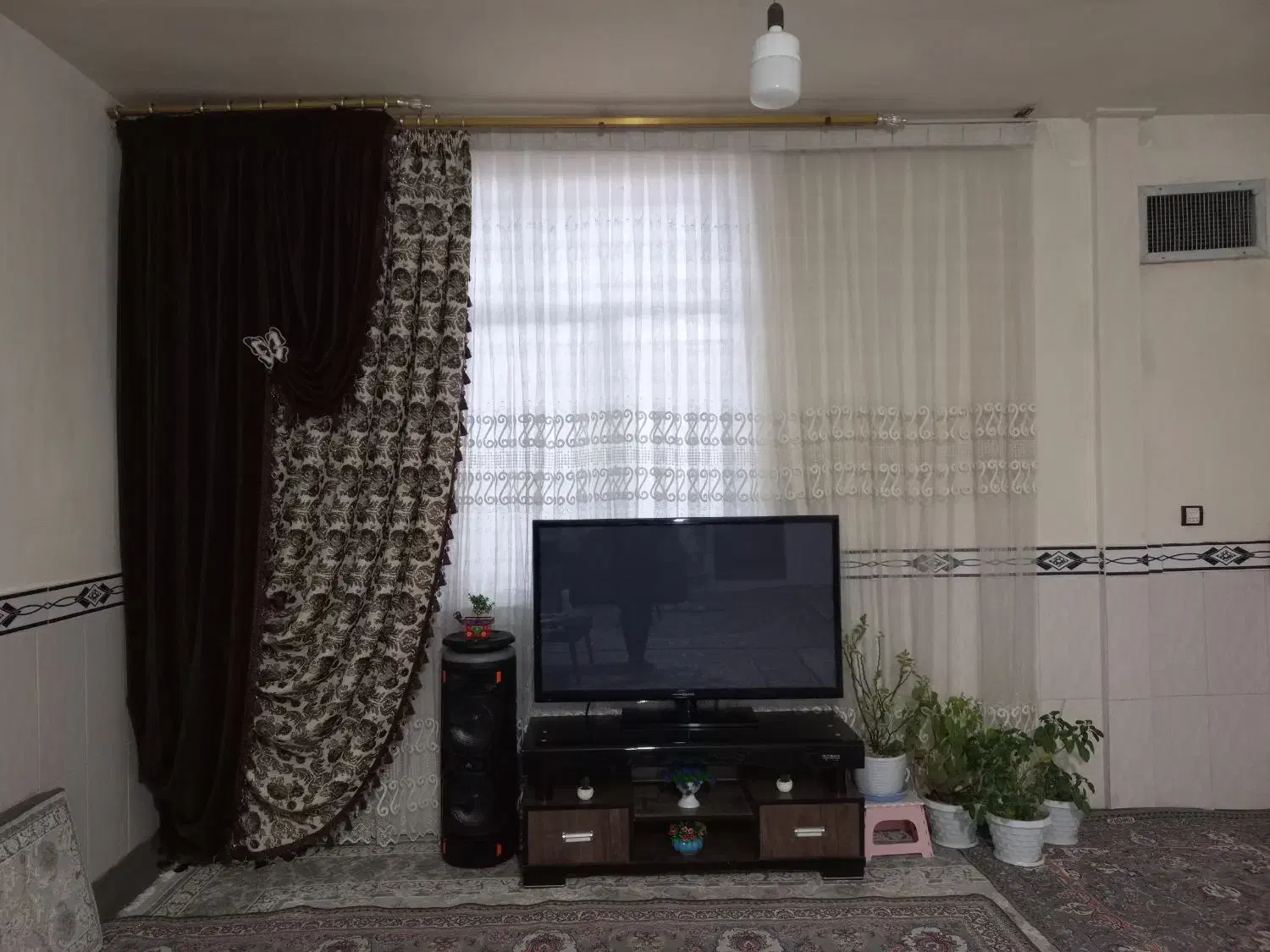 پرده|پرده، رانر، رومیزی|اقبالیه, |دیوار