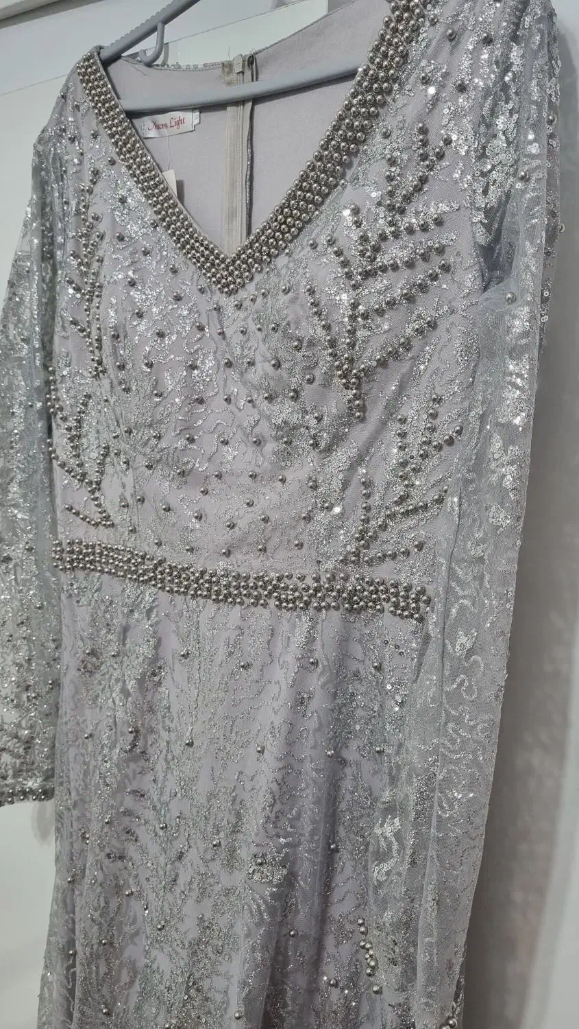 لباس. مجلسی نو تن نرفته|لباس|بروجن, |دیوار