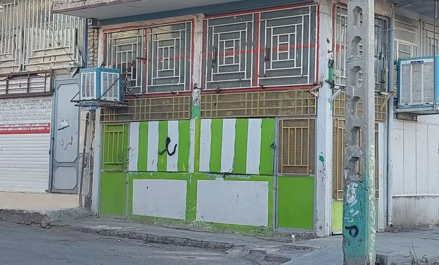 فروش یکباب مغازه تجاری خیابان امام و کوچه توکلی|فروش مغازه و غرفه|خاش, |دیوار