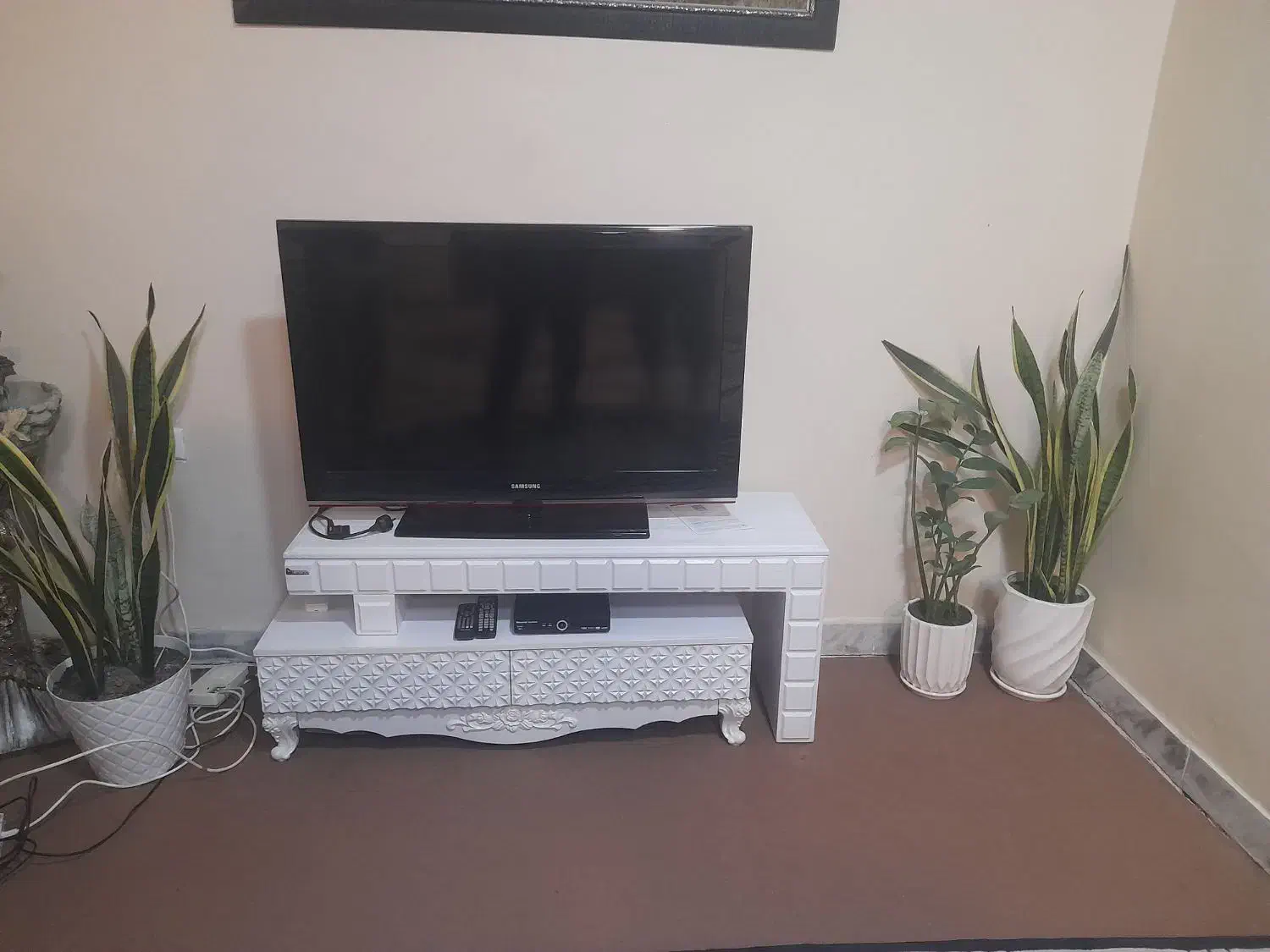 تلویزیون ۴۲سامسوگ و میز تلویزیون و گیرنده دیجیتال|تلویزیون و پروژکتور|صومعهسرا, |دیوار