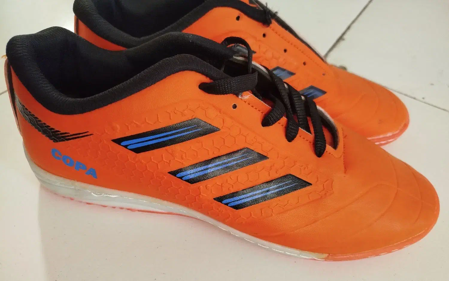 کفش ورزشی|کیف، کفش، کمربند|شیراز, پودنک|دیوار