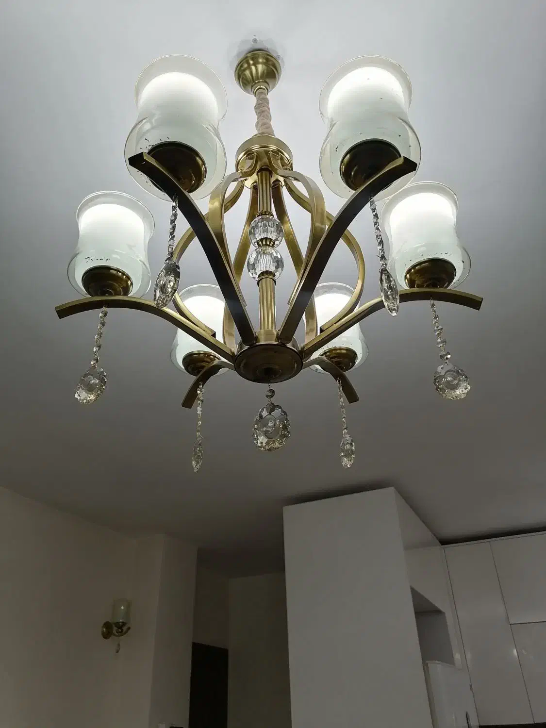 لوستر مدرن|لوستر و چراغ آویز|تهران, گلستان (شهرک راه آهن)|دیوار