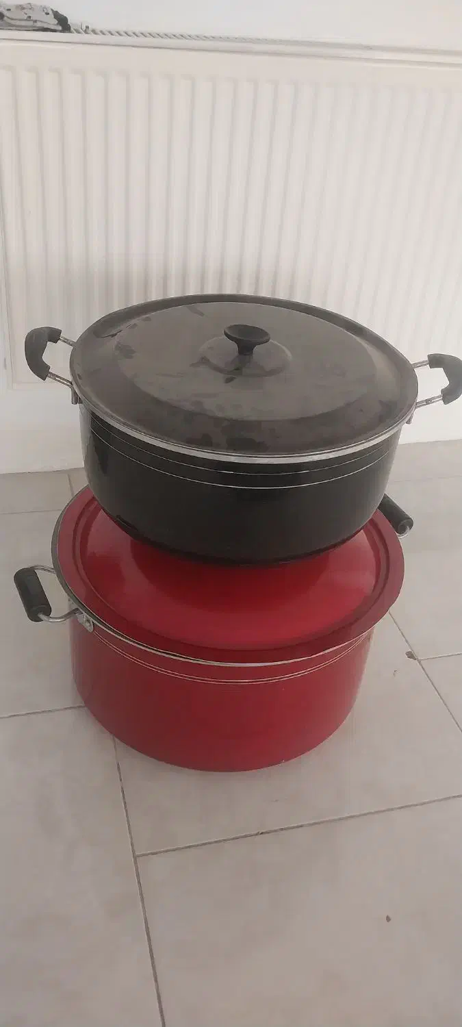 دو عدد قابلمه|ظروف پخت‌وپز|مشکین‌دشت, |دیوار