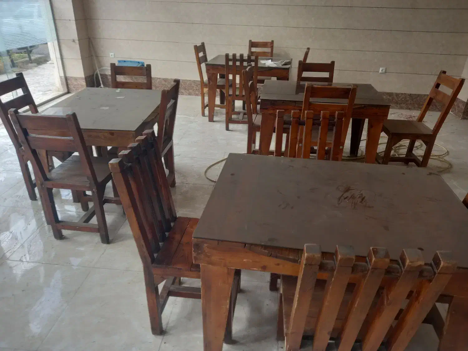 میز نهار خوری|میز و صندلی غذاخوری|کومله, |دیوار