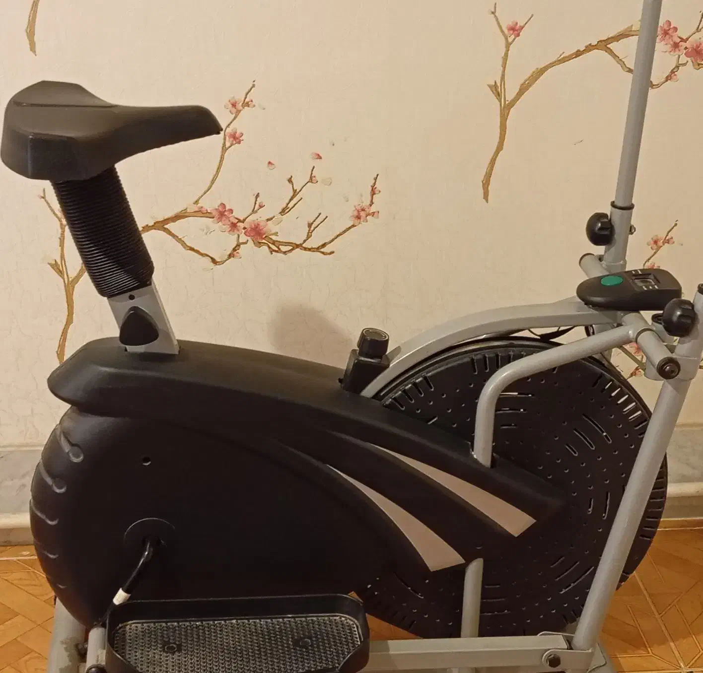 دوچرخه الپتیکال|تجهیزات ورزشی|میانه, |دیوار