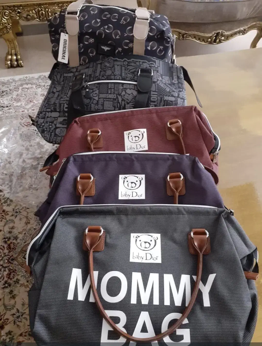 تعدادی کیف نو بصورت عمده و تکی فروخته میشود|کیف، کفش، کمربند|تهران, هروی|دیوار