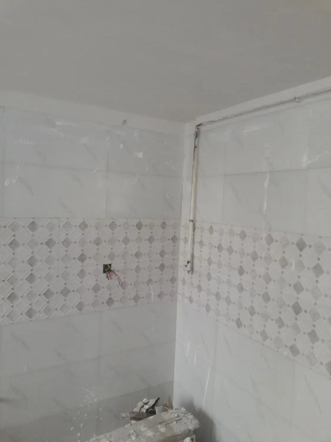 اجرای کاشی کاری و سرامیک قهرمانی|خدمات پیشه و مهارت|اراک, |دیوار