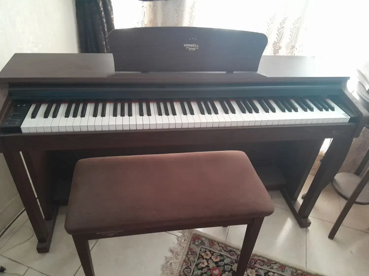 پیانو برگمولر المانی|پیانو، کیبورد، آکاردئون|کرمان, |دیوار