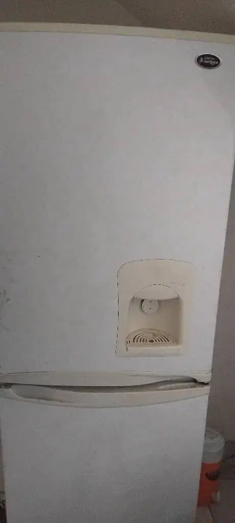 یخچال فریزر سالم و تعدادی چراغ هالوژن نو|یخچال و فریزر|فردیس, شهرک ۱۱۰|دیوار