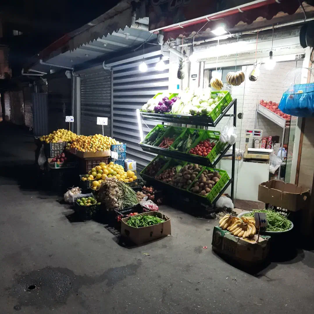 فروش فوری مغازه 8متری بر اصلی عاشوری|فروش مغازه و غرفه|رشت, آب و برق|دیوار