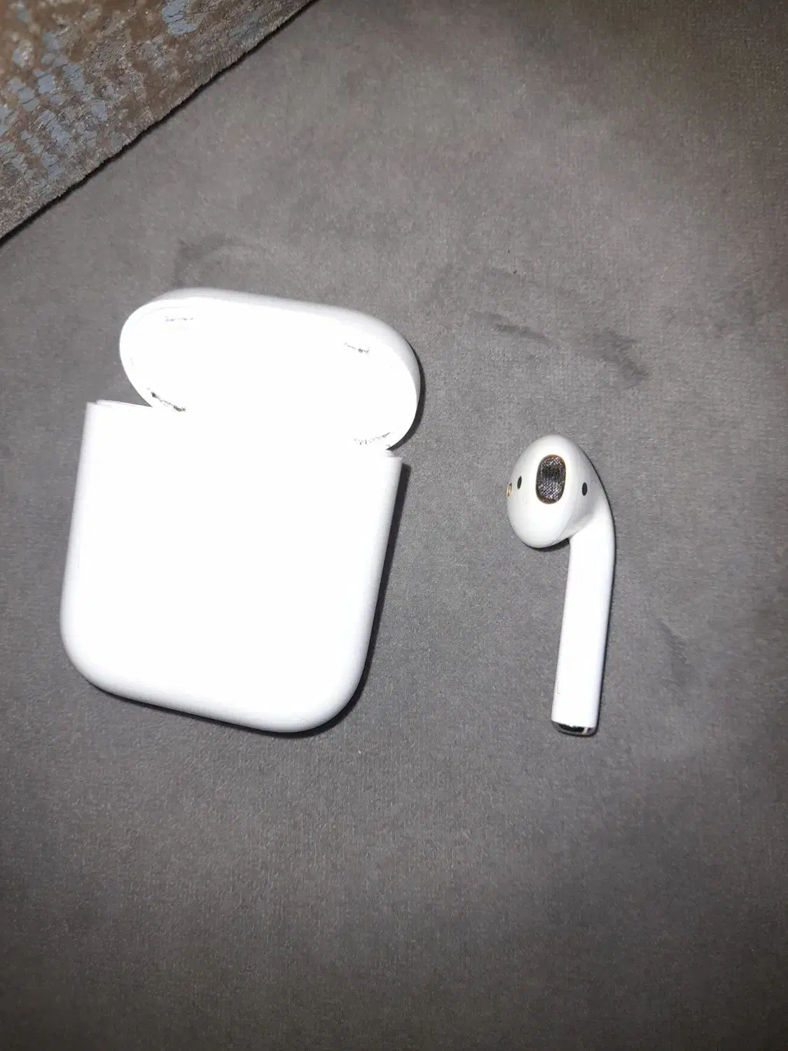 Airpods اصل،یک عدد هندزفری،با جعبه و کابل شارژ|لوازم جانبی موبایل و تبلت|تهران, محمودیه|دیوار