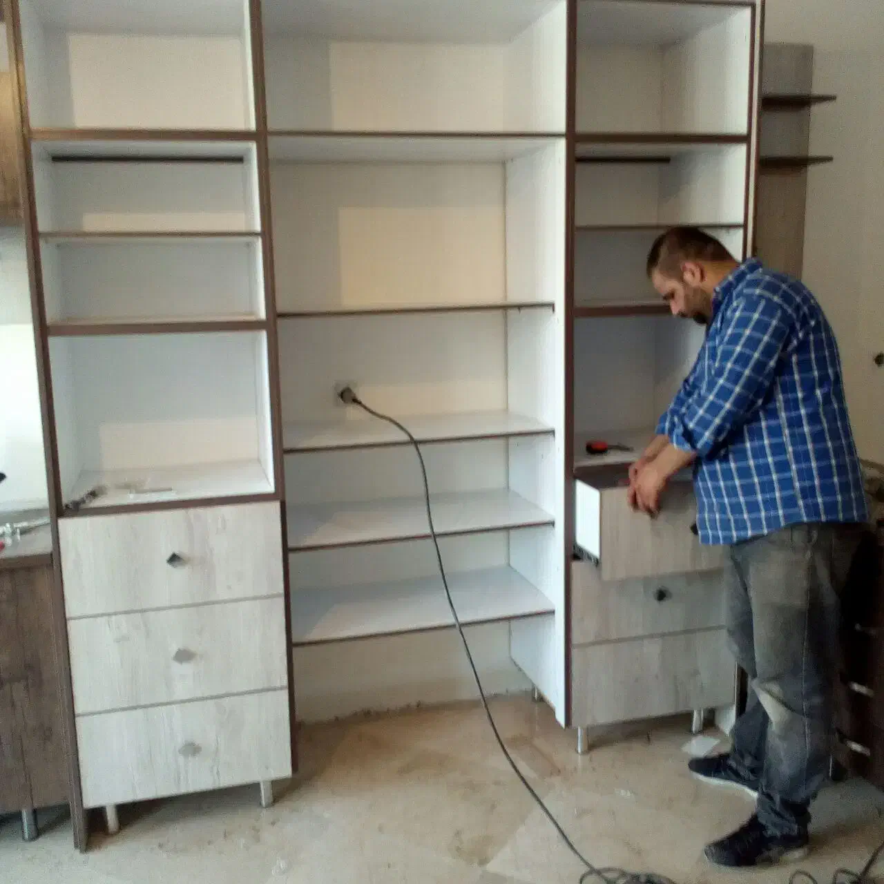 نصب نصاب کابینت کمد دیواری طبقه کمد ریلی|خدمات پیشه و مهارت|گرمدره, |دیوار