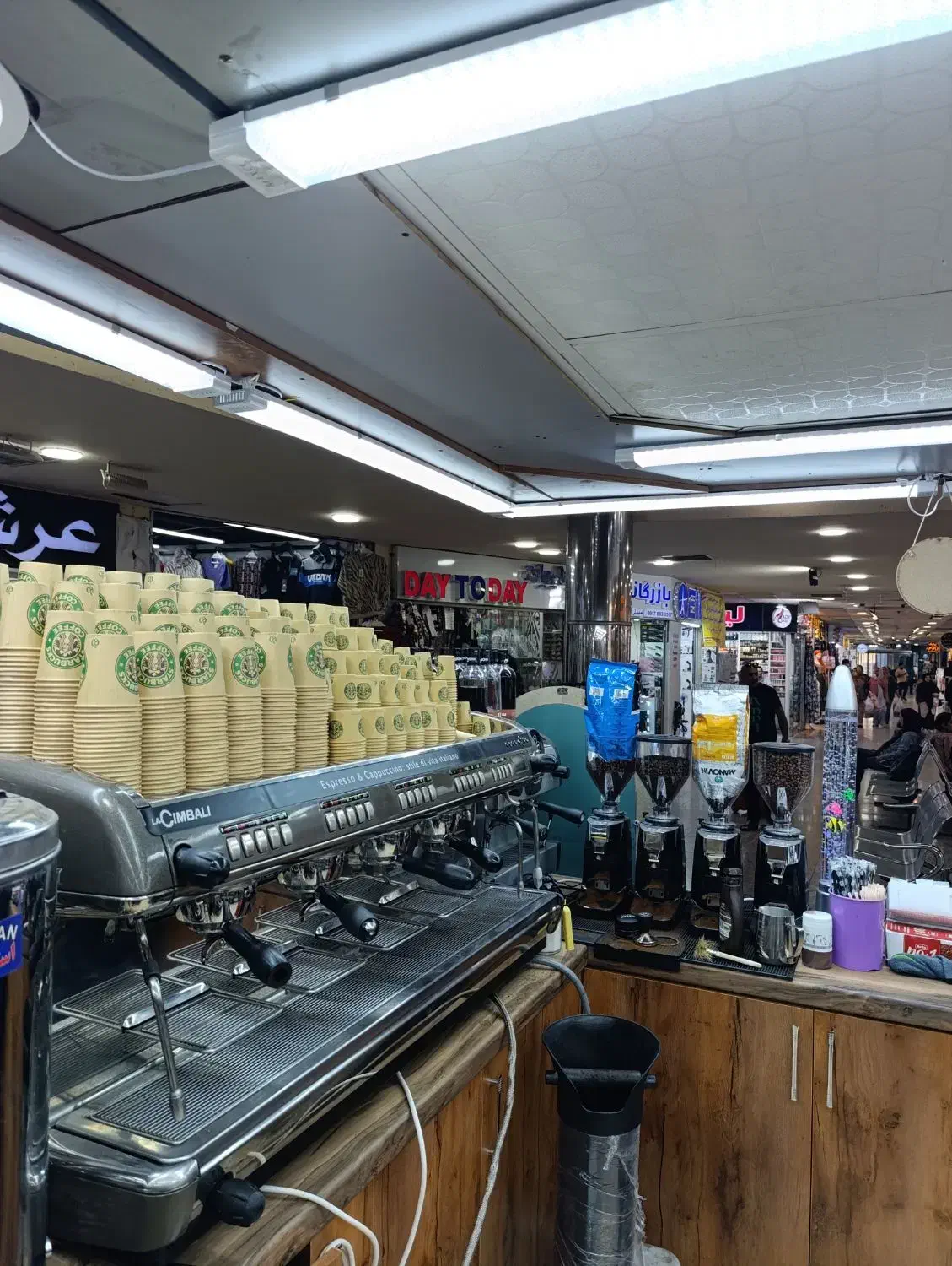 نیرو کار جهت کار در کافه|استخدام خدمات فروشگاه و رستوران|درگهان, |دیوار