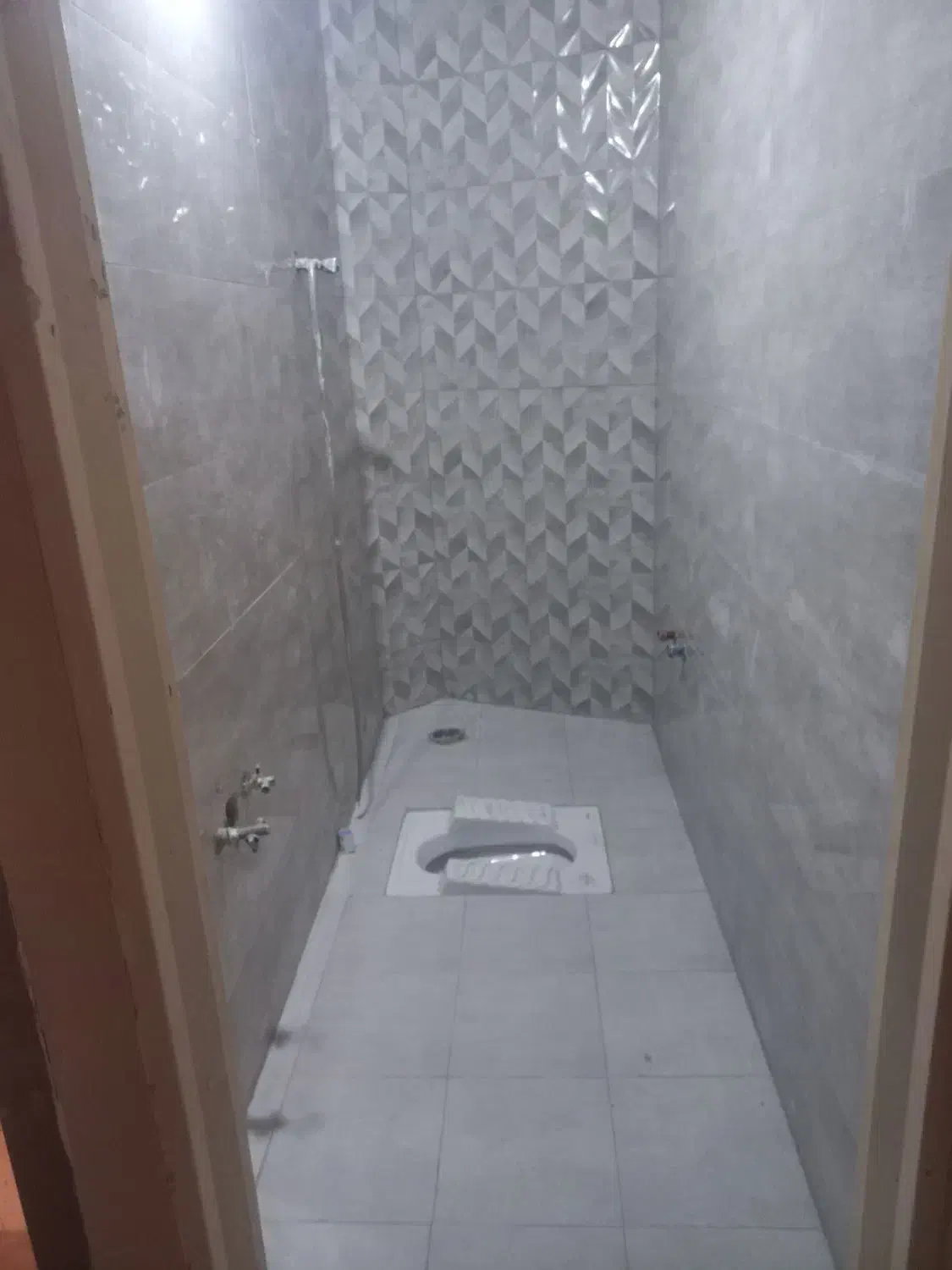 کاشی وسرامیک کاری تشخیص ورفع نم ورطوبت ساختمان|خدمات پیشه و مهارت|دماوند, دماوند|دیوار