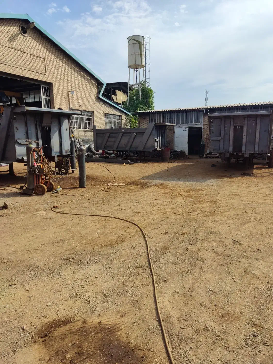 کارگر ساده آشنا به نقاشی|استخدام معماری، عمران و ساختمانی|مشهد, رباط طرق|دیوار