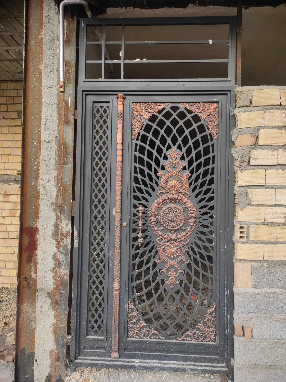 درب تازه ساخت ورودی ساختمان|مصالح و تجهیزات ساختمان|مشگین شهر, |دیوار