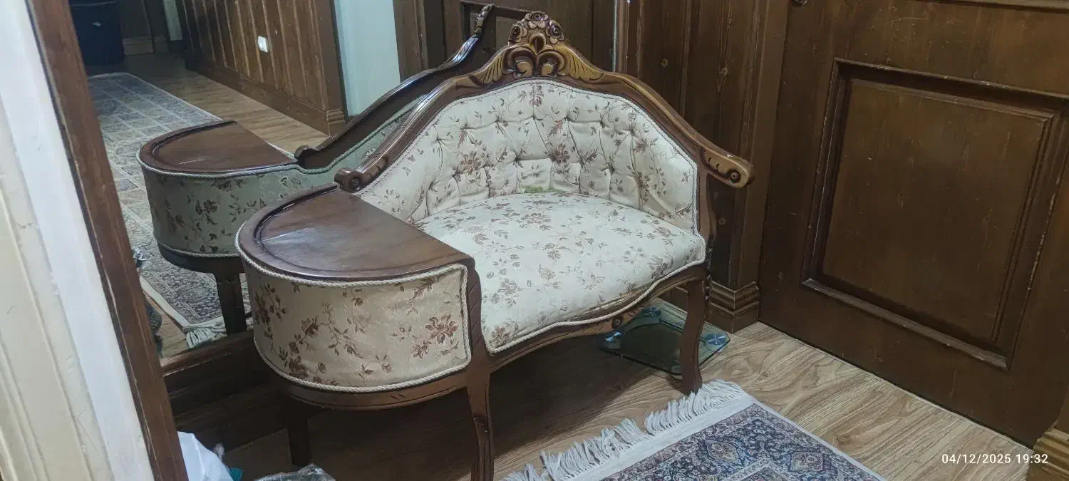 میز تلفن|میز تلفن|مشهد, فرهنگ|دیوار