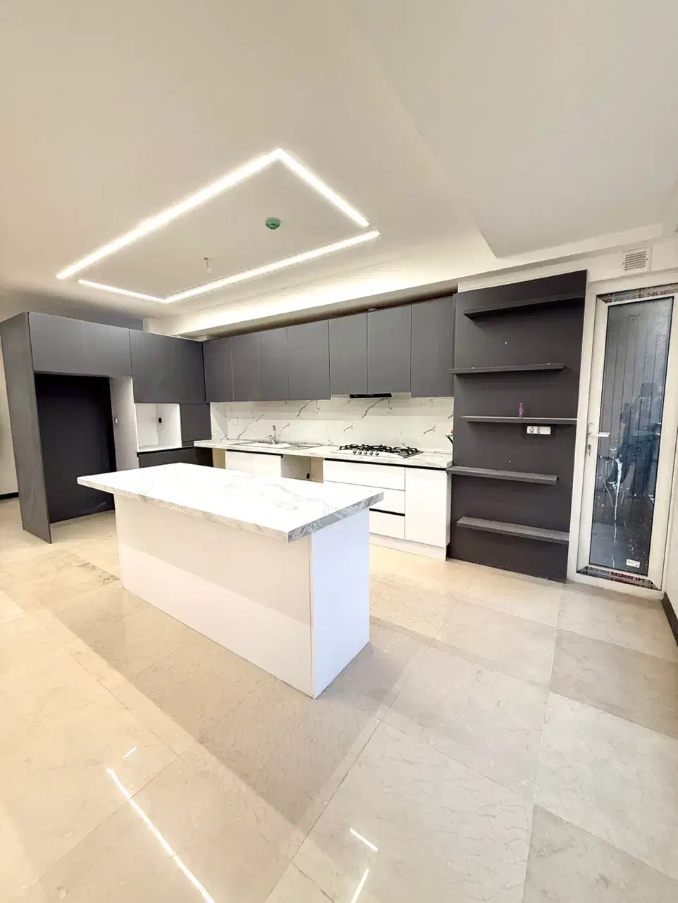 ۱۴۰ متر/ نوساز کلید نخورده/طبقه۳/فول