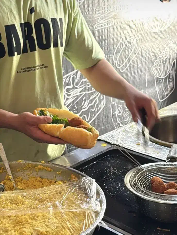 استخدام همکار خانم یا آقا برای شیفت عصر|استخدام خدمات فروشگاه و رستوران|دزفول, |دیوار