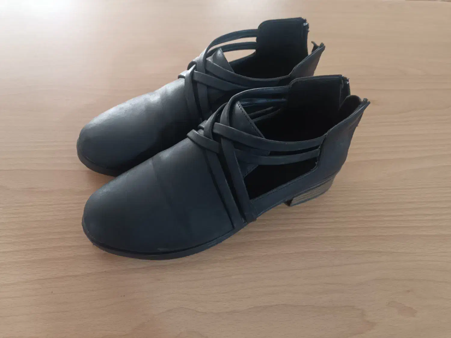 کفش زنانه|کیف، کفش، کمربند|اصفهان, خواجه عمید|دیوار