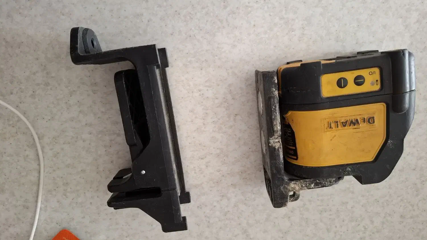 تراز لیزری دیوالت و دوتا کنترلر|ابزارآلات|کرج, باغستان|دیوار