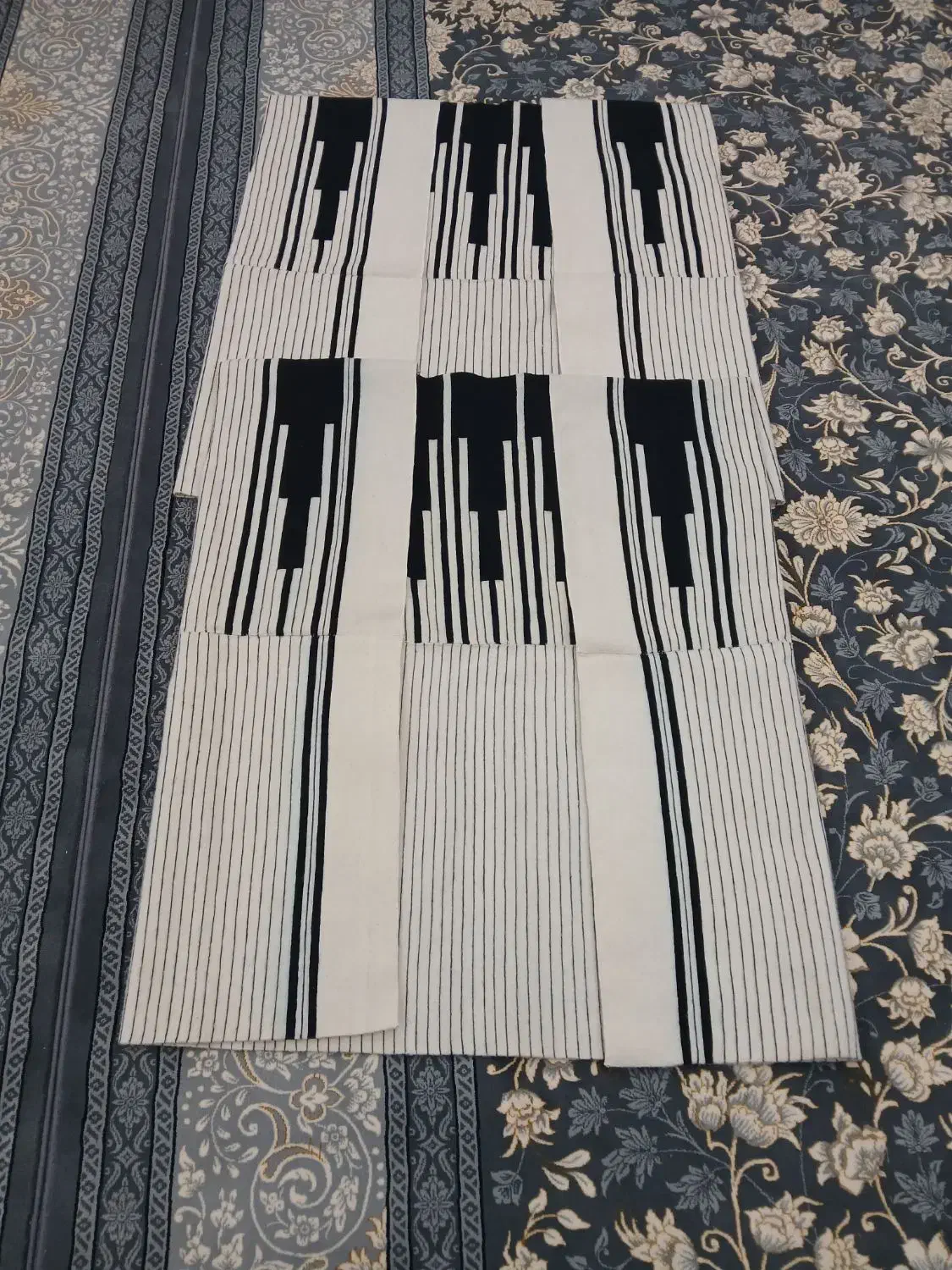 چوقا بختیاری|لباس|فولادشهر, B4|دیوار