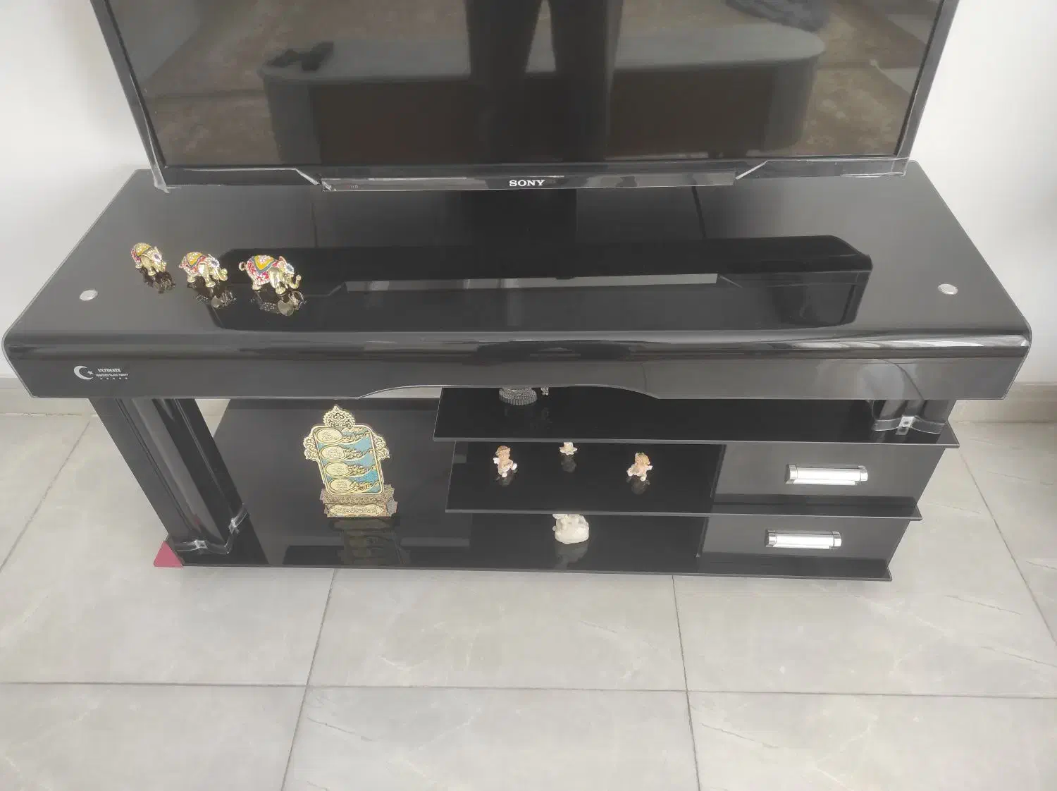 میز تلویزیون درحدنو بدون خط و خش|میز تلویزیون|قلقل رود, |دیوار