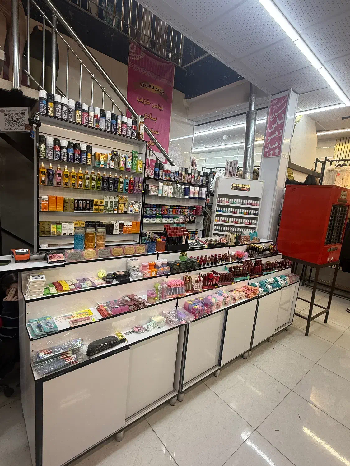 عرفه لوازم ارایشی|اجارهٔ مغازه و غرفه|شاهین‌شهر, فردوسی|دیوار