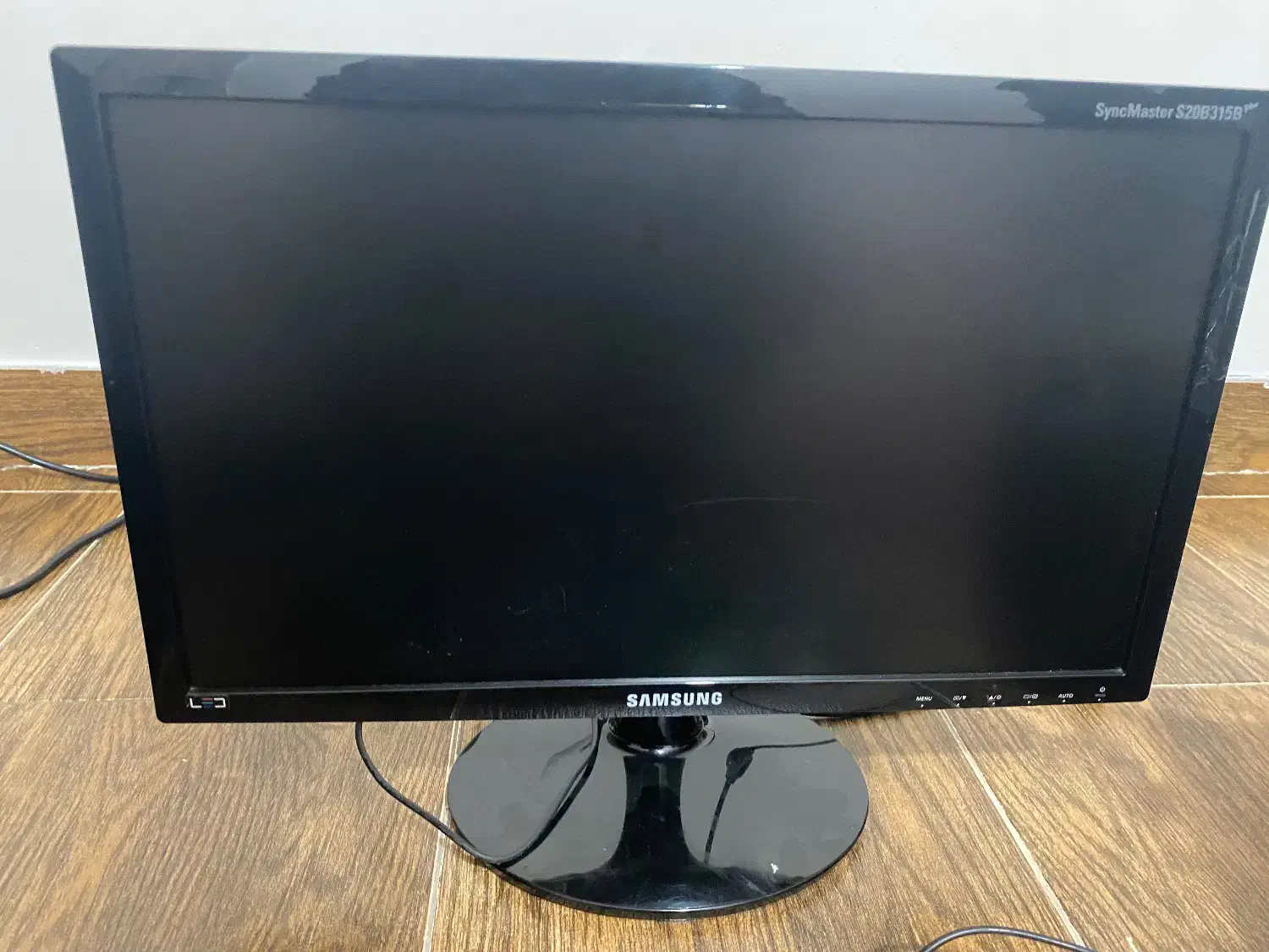 مانیتور ۲۱ اینچ|قطعات و لوازم جانبی رایانه|نظرآباد, شهرک آزادگان|دیوار