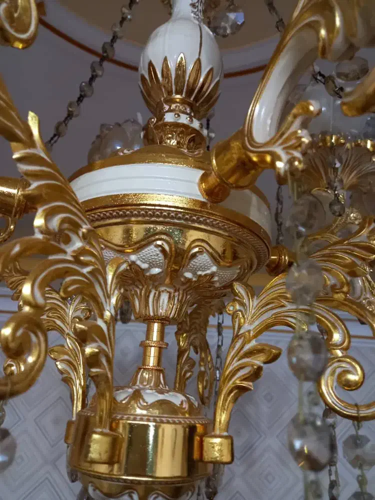 لوستر ۴شاخه کریستالی رنگ طلایی|لوستر و چراغ آویز|رشت, کوی مهر|دیوار