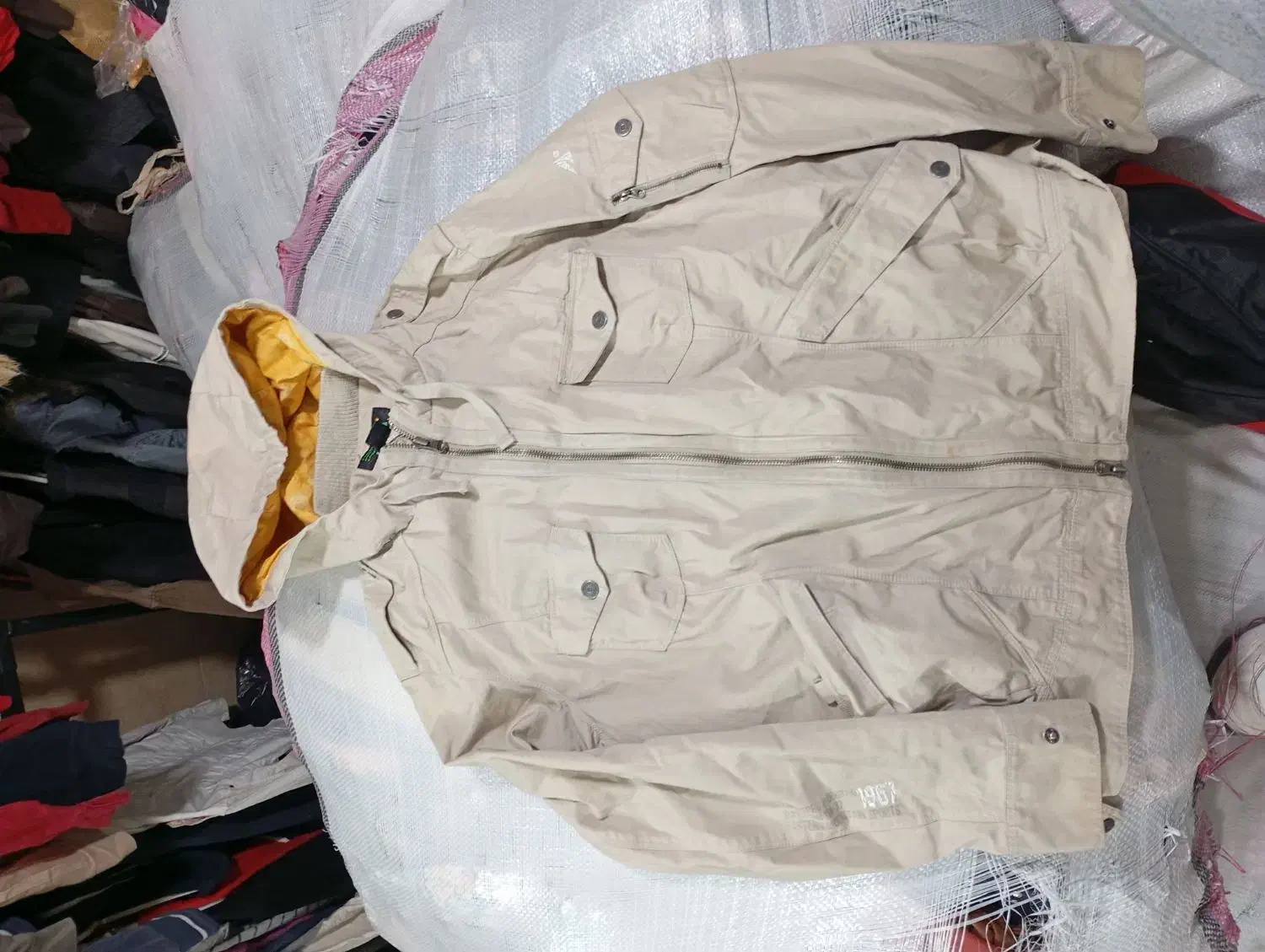 انواع کاپشن و کت وارداتی بدون مشابه|لباس|مشهد, نیزه|دیوار