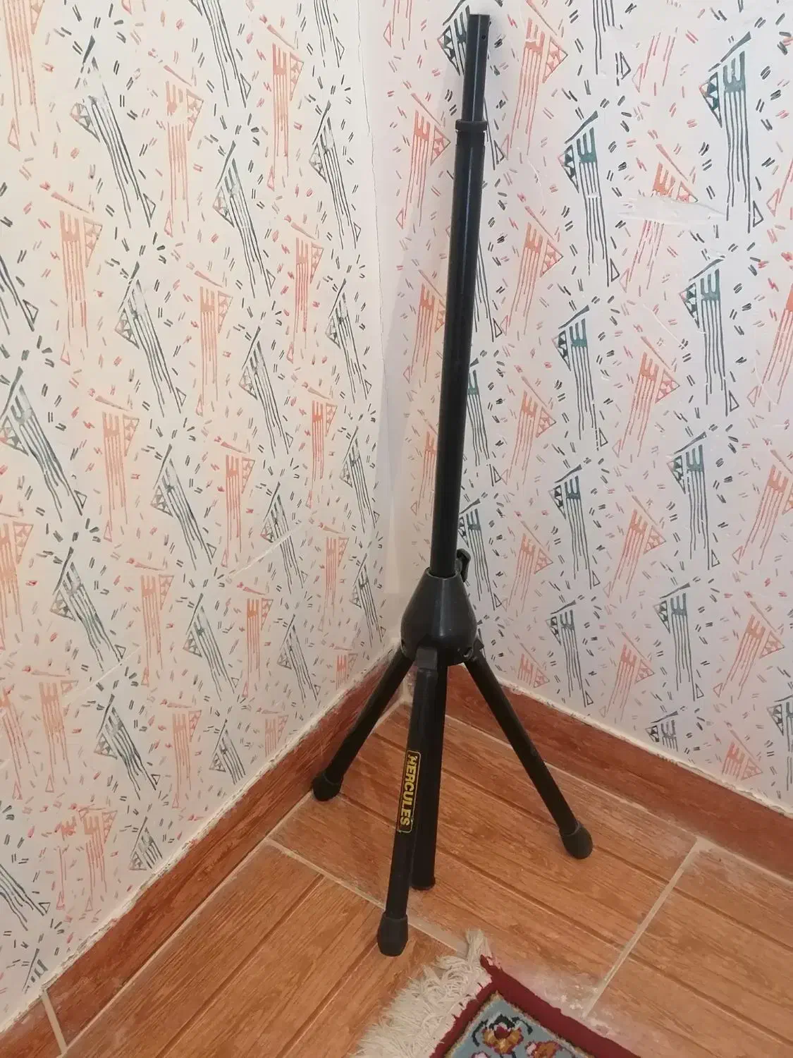 پایه باندصوتی ارتفاع تا2متردارد.کاملاسالم|آلات موسیقی|بهشهر, |دیوار