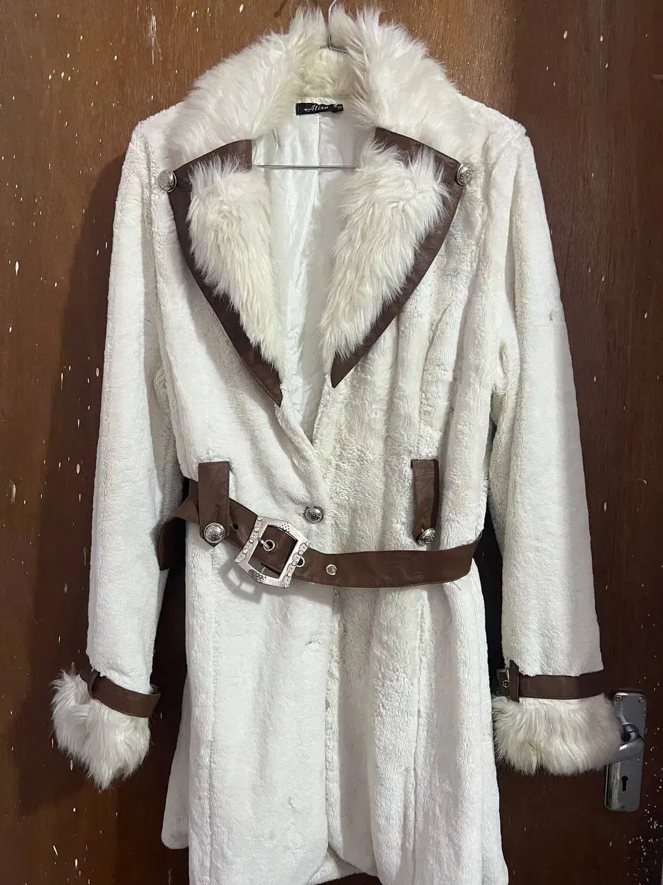 پالتو نو|لباس|شیراز, پودنک|دیوار