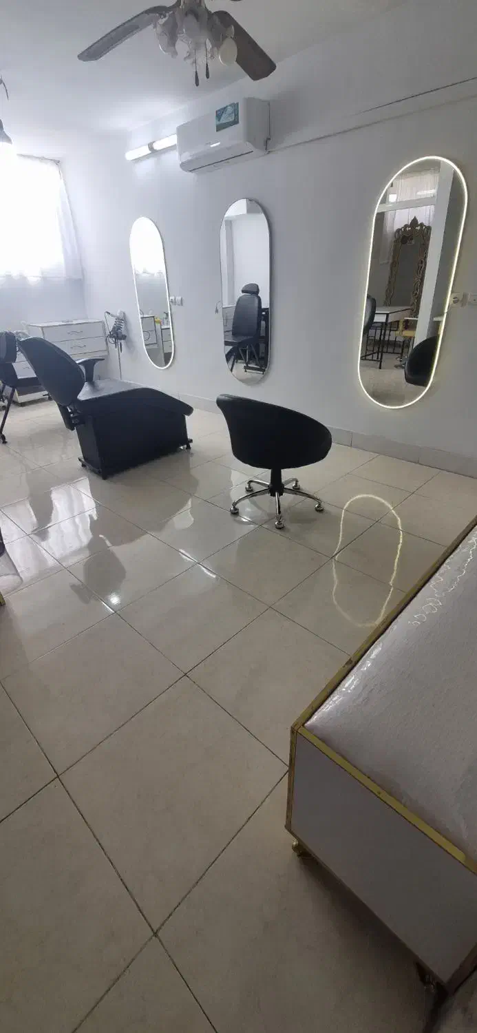 صندلی جهت همکاری در ارایشگاه زنانه بهار|خدمات آرایشگری و زیبایی|اصفهان, زاجان|دیوار