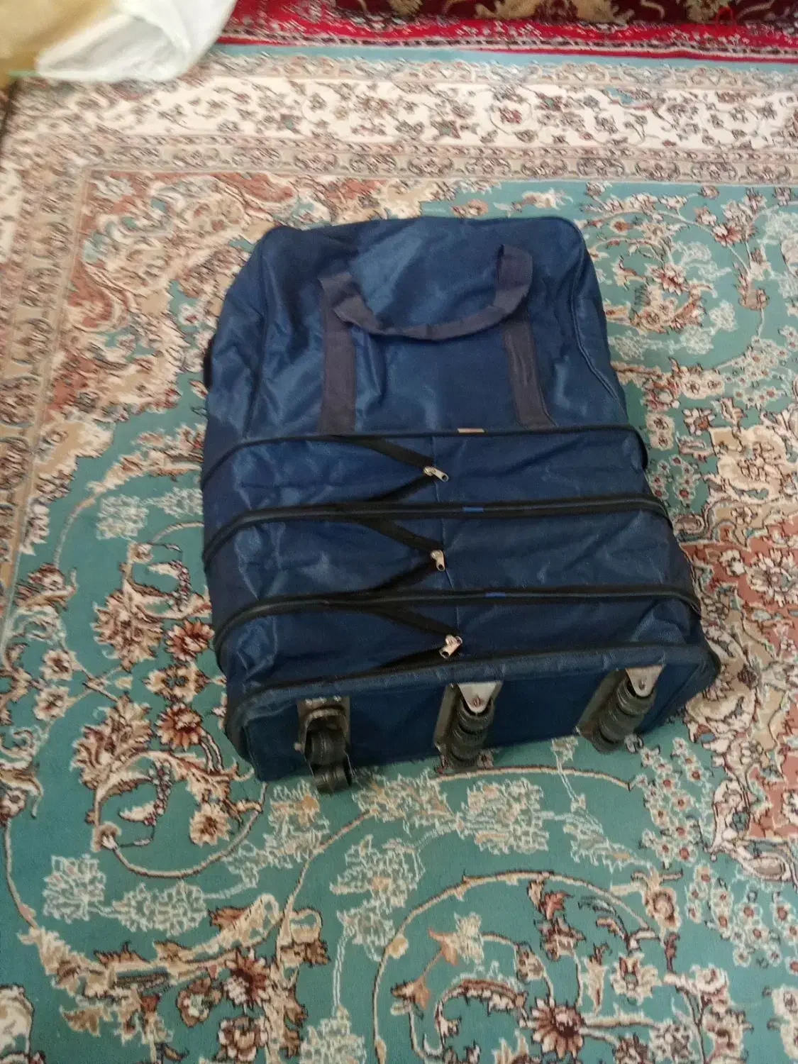 کیف بزرگ|کیف، کفش، کمربند|قنوات, |دیوار