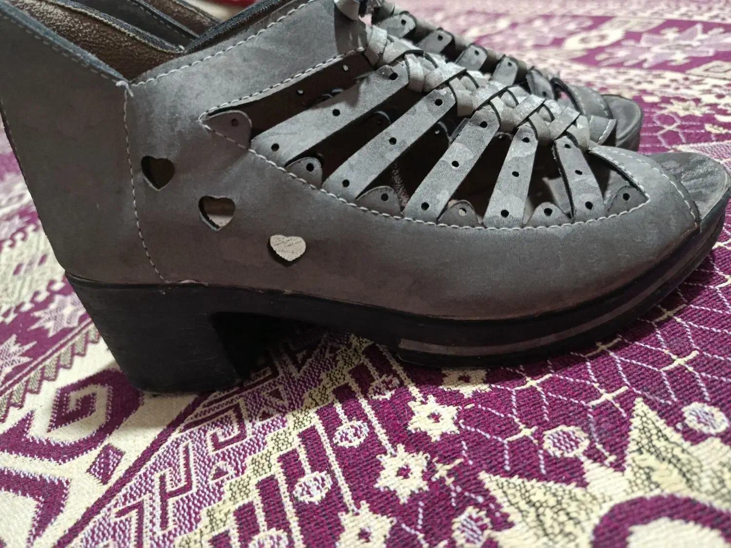 کفش|کیف، کفش، کمربند|فریمان, |دیوار