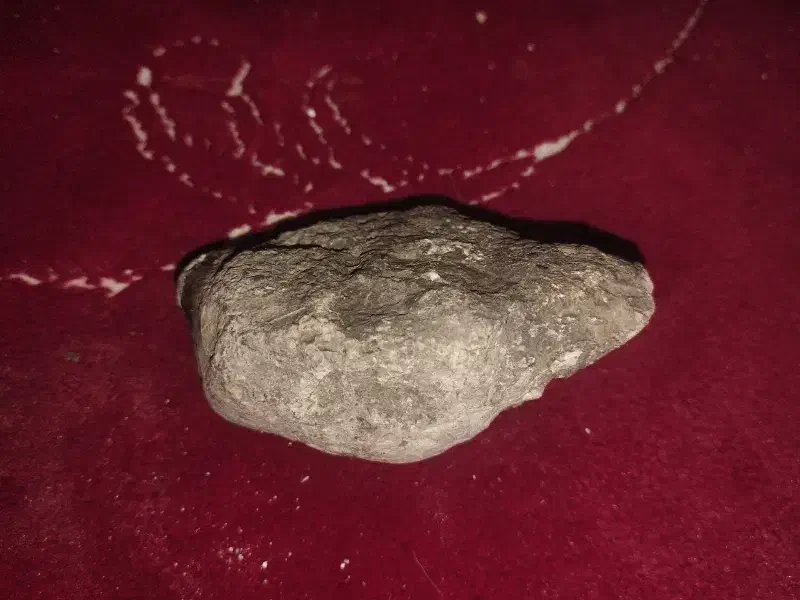 سنگ مرموز|کلکسیون اشیاء عتیقه|تهران, فلسطین (میدان انقلاب)|دیوار