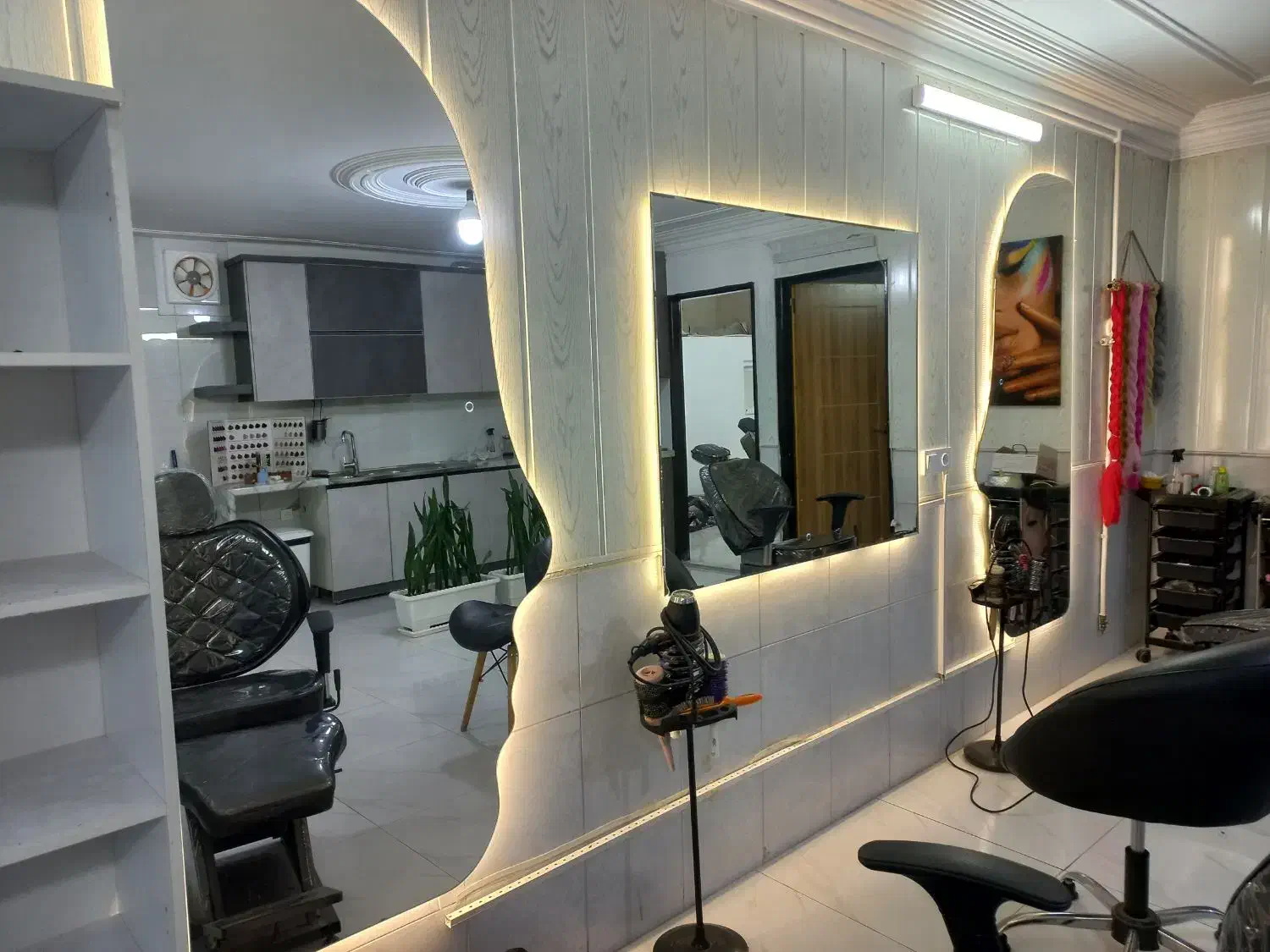 تخت مژه فشیال تتو آینه دکوری|آرایشگاه و سالن‌های زیبایی|کاشان, کوی اداره گاز|دیوار