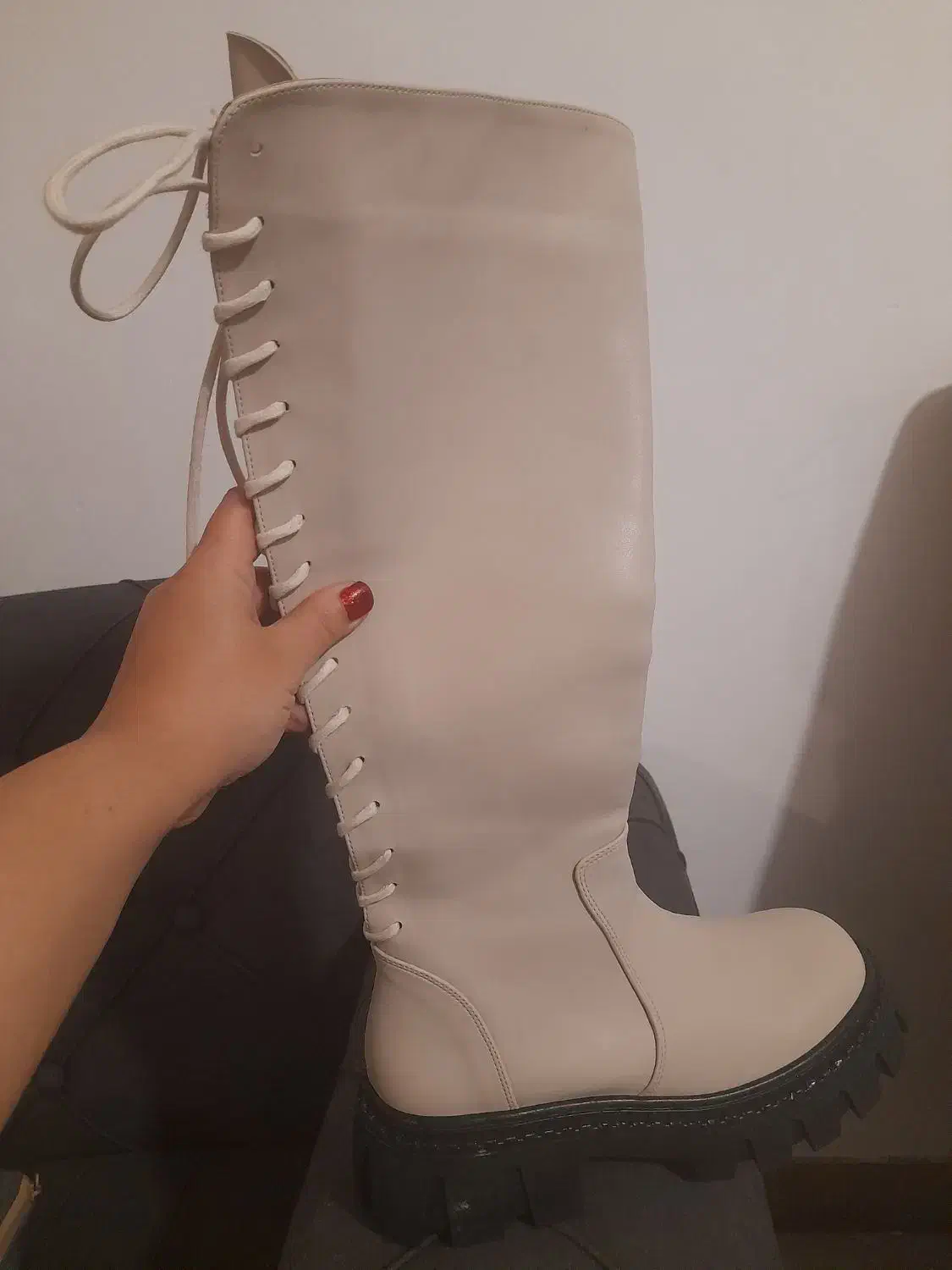 بوت کفش زنانه کرم رنگ نو اصلا استفاده نشده جنس خوب|کیف، کفش، کمربند|بابل, |دیوار