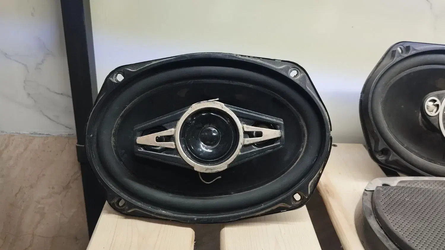 باند بیضی|صوتی و تصویری|طبس, |دیوار