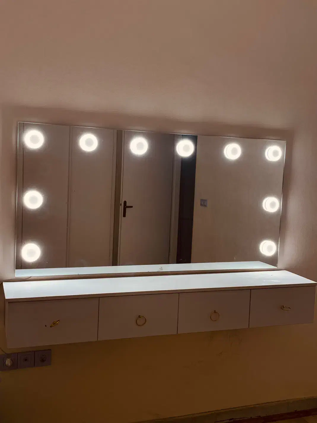 آینه کنسول میکاپ و گریم|آرایشگاه و سالنهای زیبایی|مشهد, وکیلآباد|دیوار