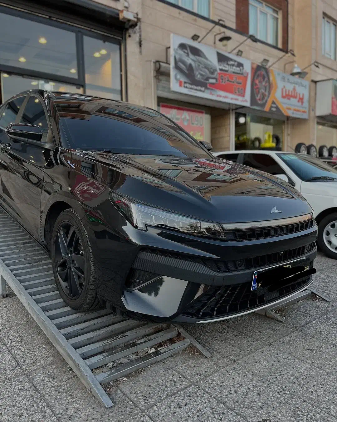 کی ام سی j7 /مدل ۴۰۳/ کم کار / زیر قیمت|خودرو سواری و وانت|قم, باغ اشرافی|دیوار