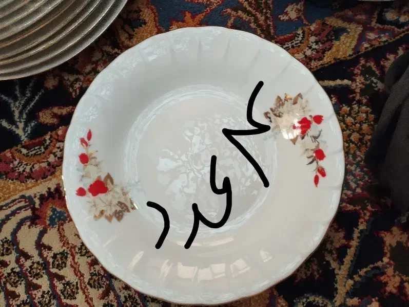 تعدادی بشقاب و دو عدد دیس همه با هم ۷۰۰۰۰۰|ظروف سرو و پذیرایی|فردیس, شهرک راه آهن|دیوار