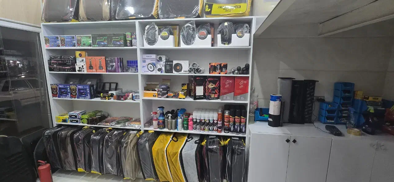 مغازه تزئیناتی با دکور و اجناس وگذار می شود|اجارهٔ مغازه و غرفه|برازجان, |دیوار