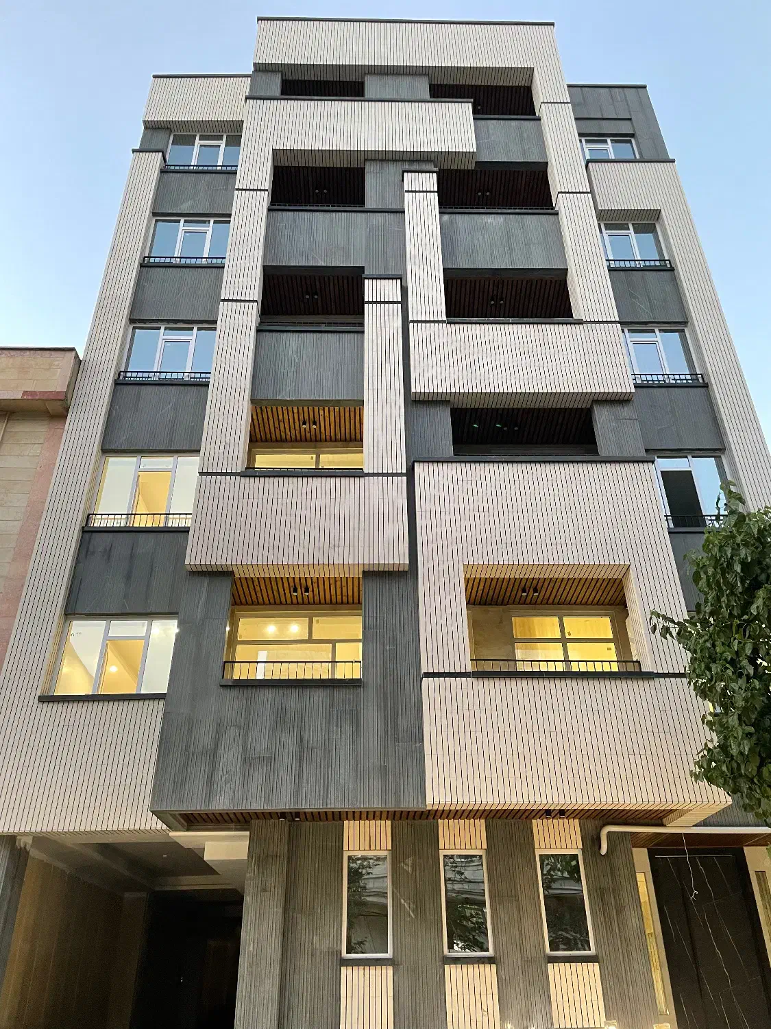 ۱۴۰ متر / روبه نما / افتابگیر / مجلل و خوشنقشه|فروش آپارتمان|کرج, گلشهر|دیوار