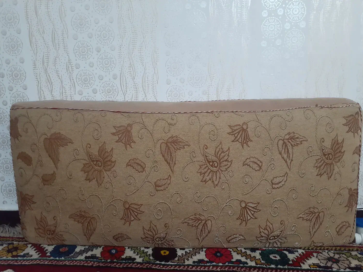 ۴تا دونه پشتی تمیز جنس خوب رنگ شتری|پشتی|دوگنبدان, |دیوار